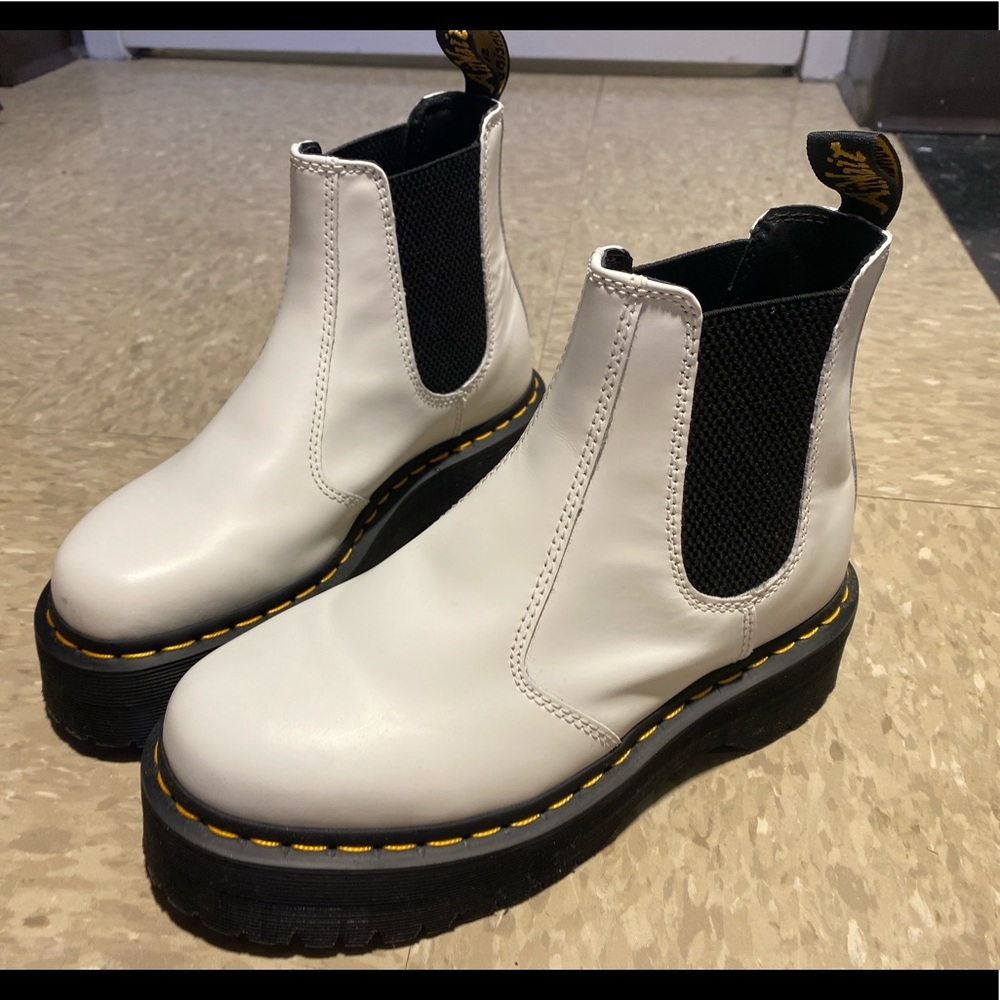 Only worn once - great condition - Dr.Martens 2976 leather platform
